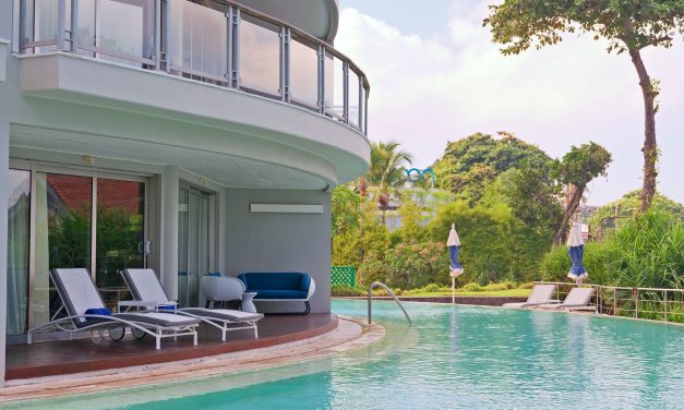 Rooftop Bars In Seminyak With Swimming Pools