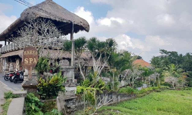 Composing Stunning Photos At Tanah Lot