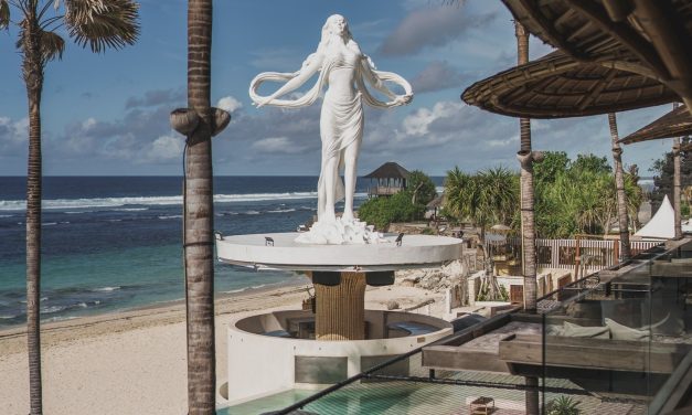 Romantic Spots At Tanah Lot Location